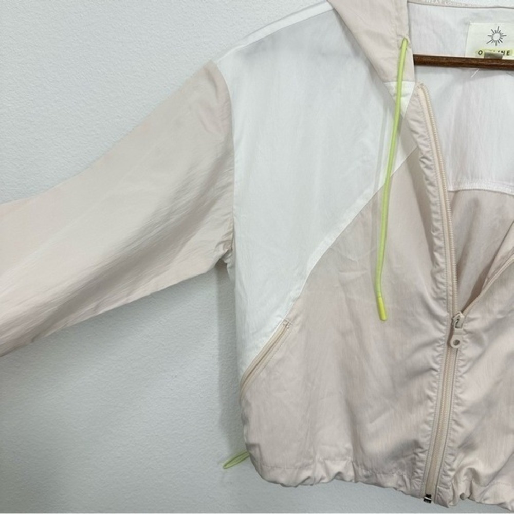 Offline by Aerie Size XS Cropped Hooded Windbreaker Running Outdoors Cream White - Picture 3 of 9